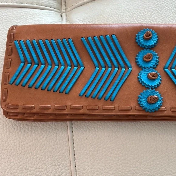 🐴 R  A  R  E  🐴
Tory Burch Western Inspired Clutch - Picture 2 of 5